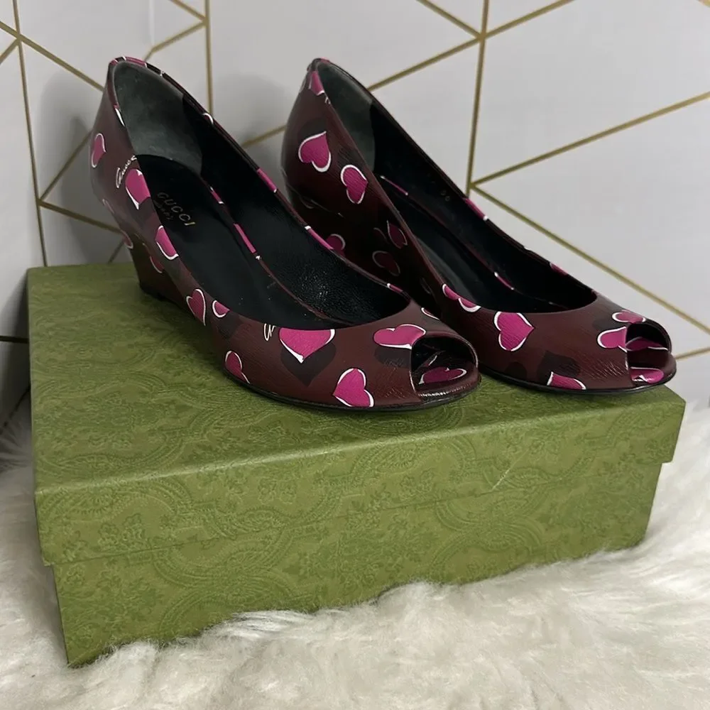 💯Authentic Gucci Heart Print Wedge Heels with Open Toes🍀